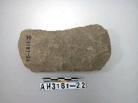 藏品(中型淺腰打製石斧)的圖片